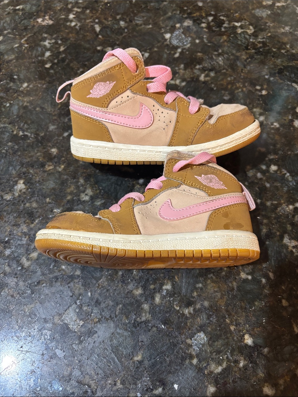 Nike Air Jordan Lola bunny sneakers! Toddler 8